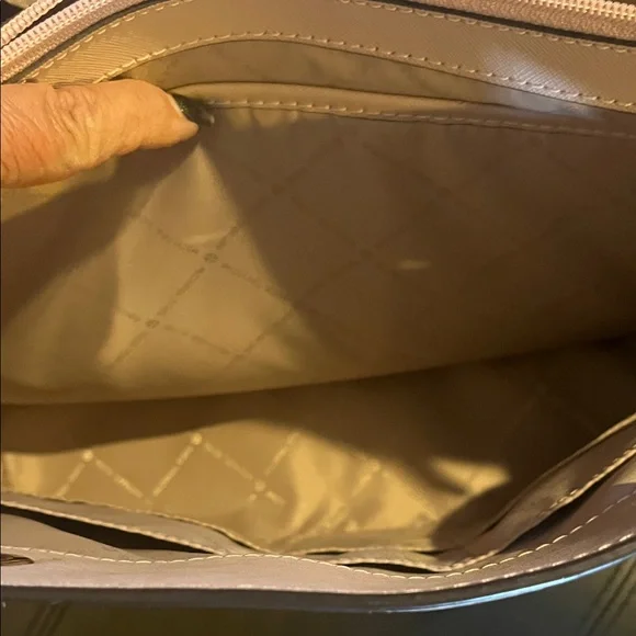 Michael Kors Light pink Tote with Gold Details with COA - Picture 10 of 13